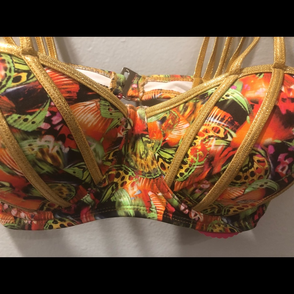 Bikini - Picture 4 of 7